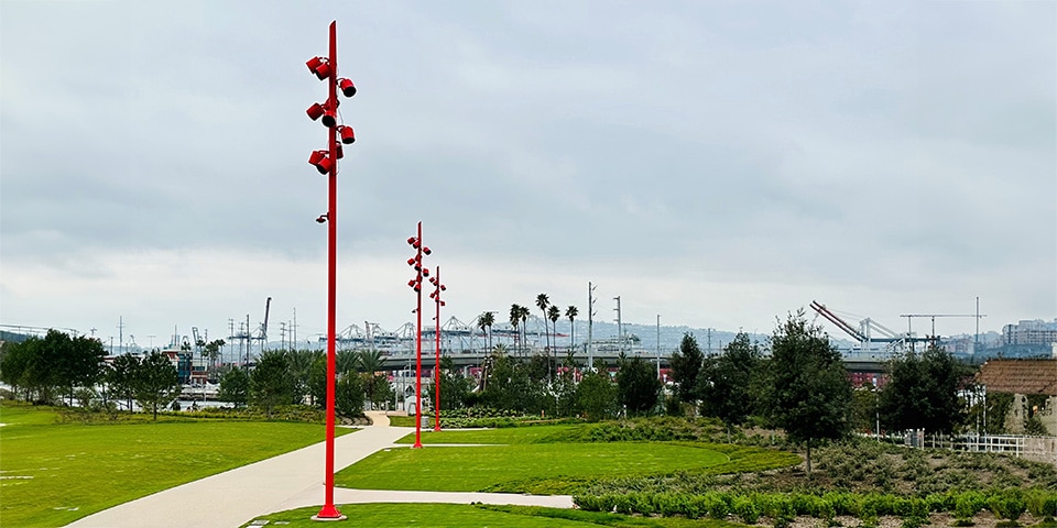 Waterfront promenade of Wilmington with red Structure K lighting pole, Palino helicoidal groove and Fino masthead