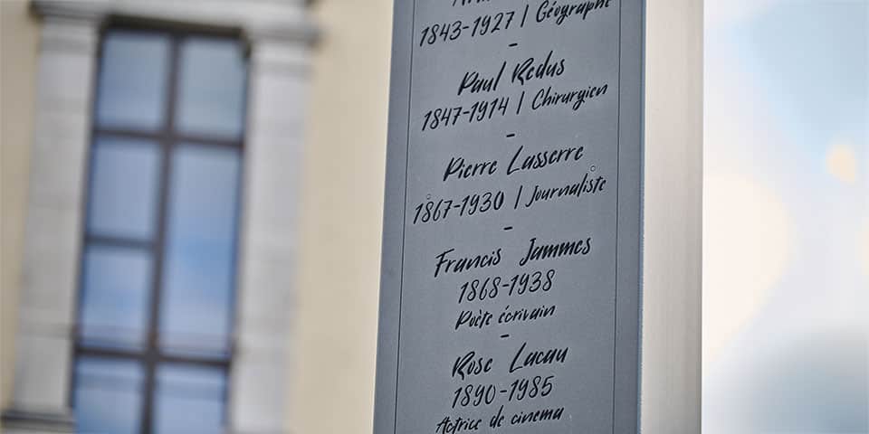 écriture ajourée pour lampadaire surmesure à Orthez