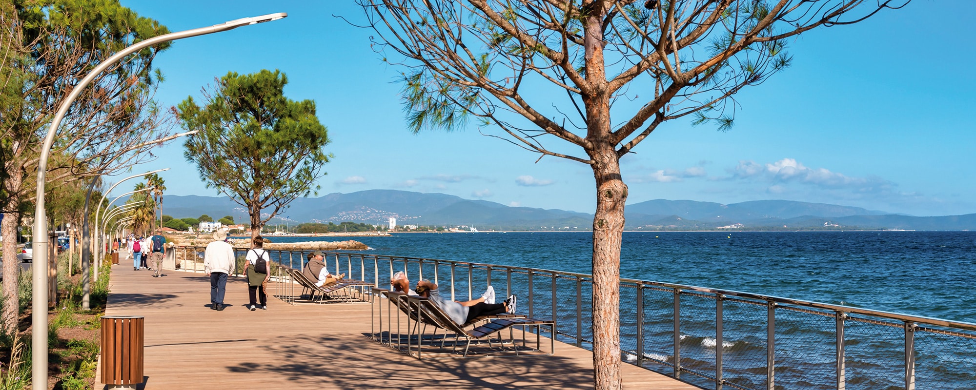 Hyères, front de mer, éclairage public par lampadaire Bamboo et luminaire LED elfe